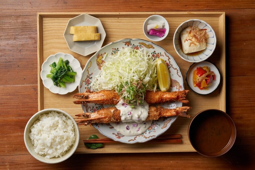 みちのり亭のグルテンフリーのエビフライ定食
